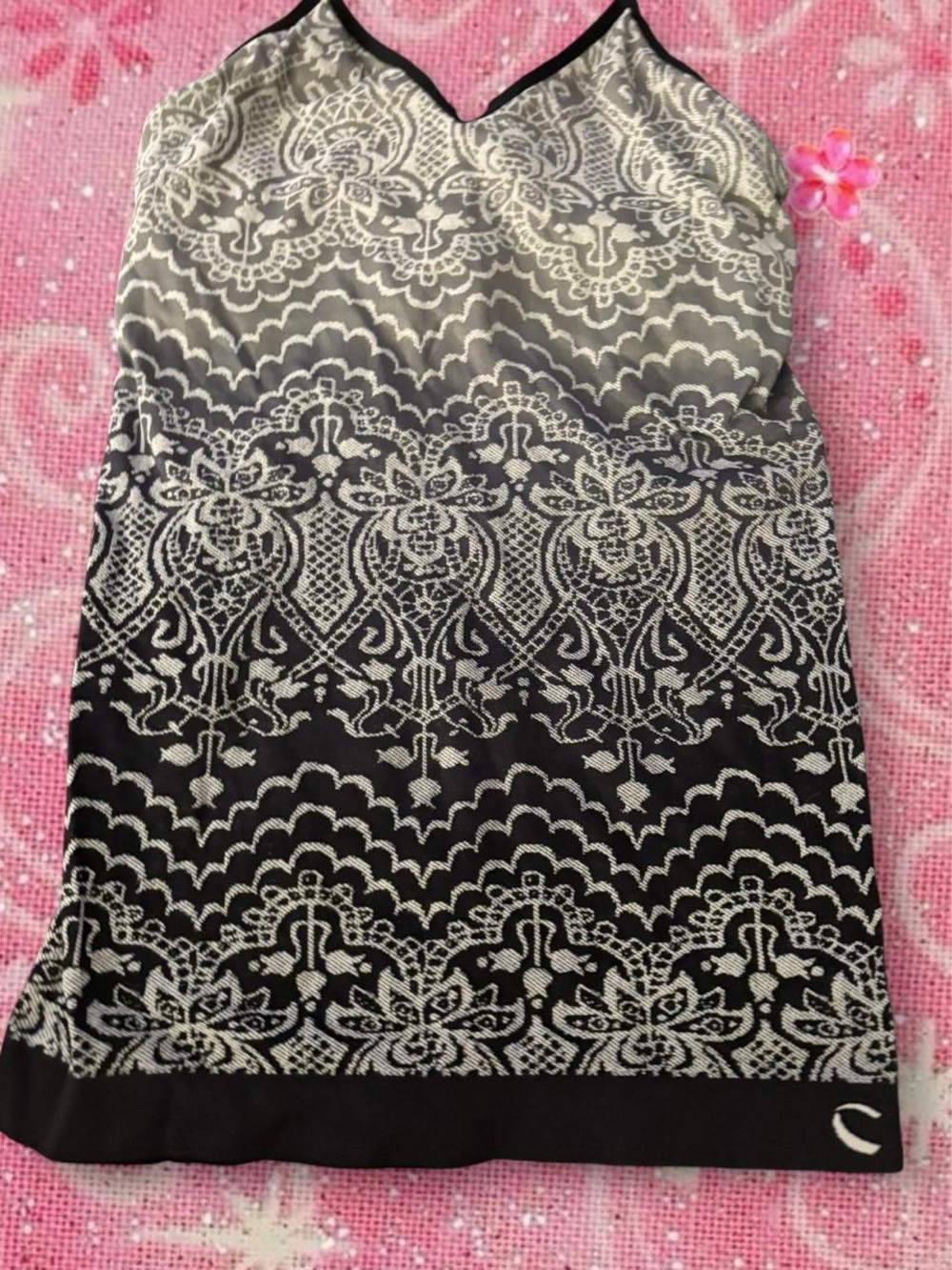 Vintage 20000s Black and white paisley athletic cami tank top